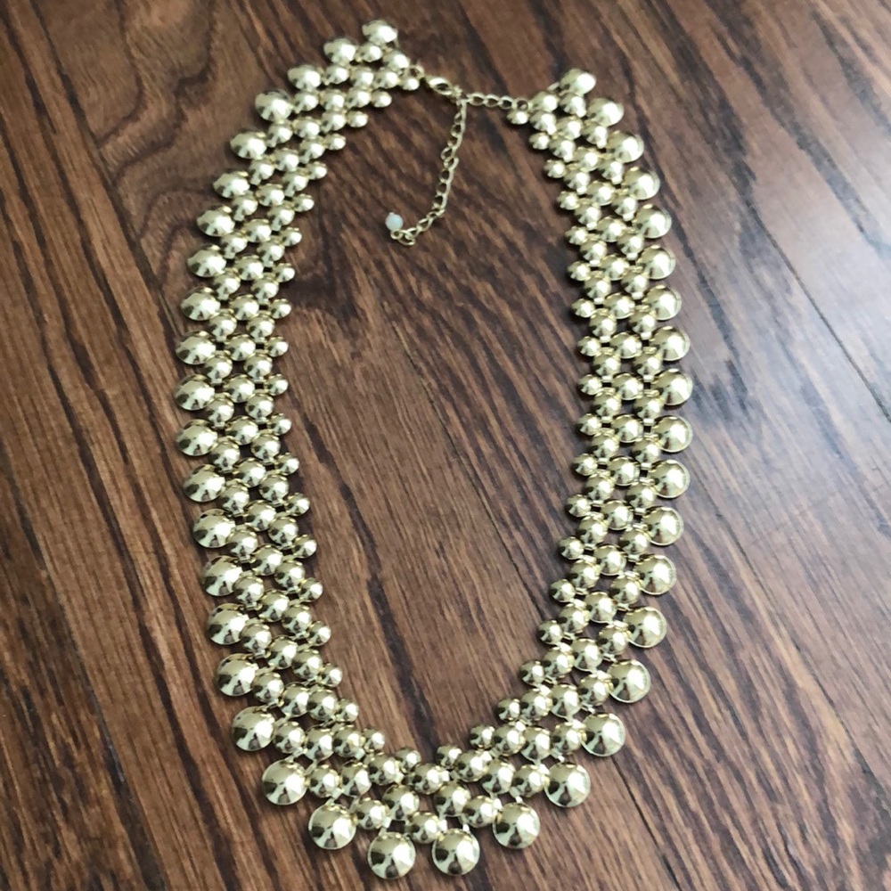 Avon necklace good tone